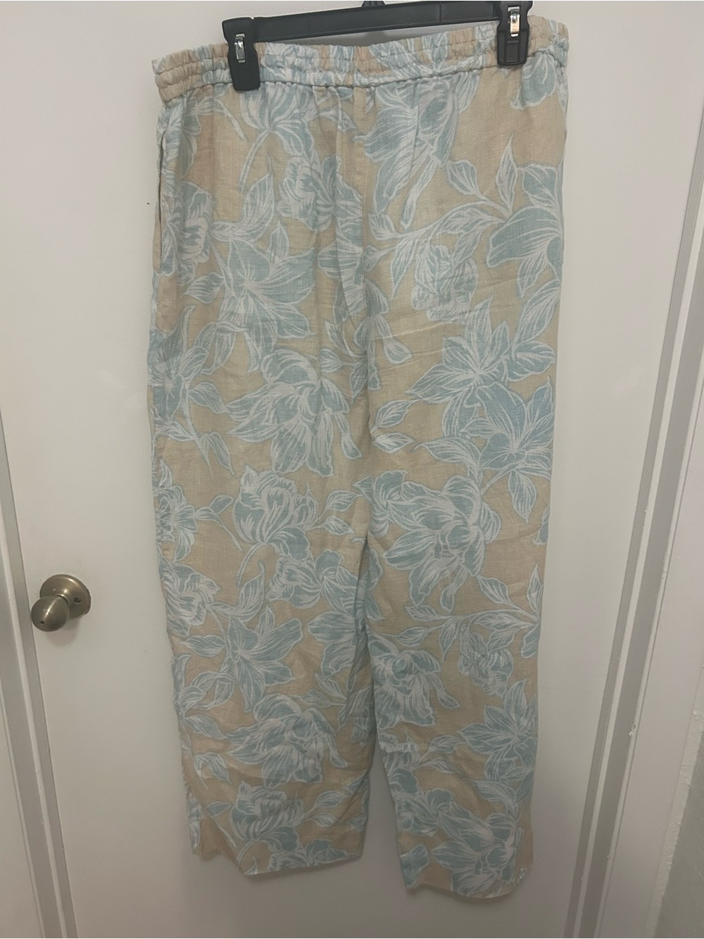 Tommy Bahama Beige Pants with Light Blue Floral Print - Picture 4 of 7